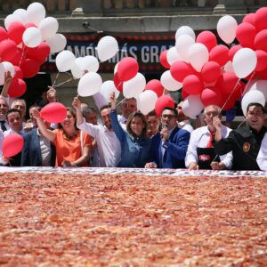 Toledo consigue el 'Guinness' con el plato de jamón más grande del mundo