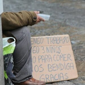 La pobreza que nos mira y nos transforma