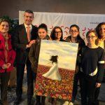 Donan a la Diputación un cuadro pintado durante el concierto 'Talento Femenino'