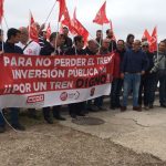 Un centenar de personas se concentran en Illescas 'por un tren digno'