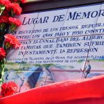 Claveles y banderas republicanas en el homenaje a los presos del canal del Alberche