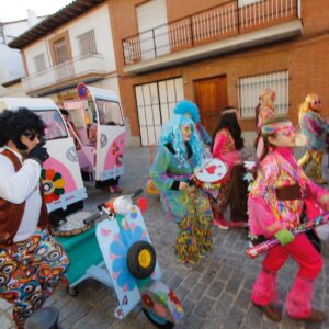 El Carnaval de Illescas combate el frío con color y mucha animación