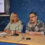 Concejala de Festejos, Maite Puig, y el diseñador José Sánchez.