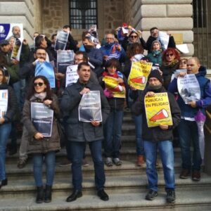 Los bibliotecarios mantienen el pulso al Gobierno regional: nuevo sábado de huelga