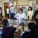 TITA VOTANDO