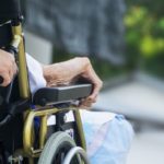 Persona-mayor-silla-ruedas_EDIIMA20171005_0348_34
