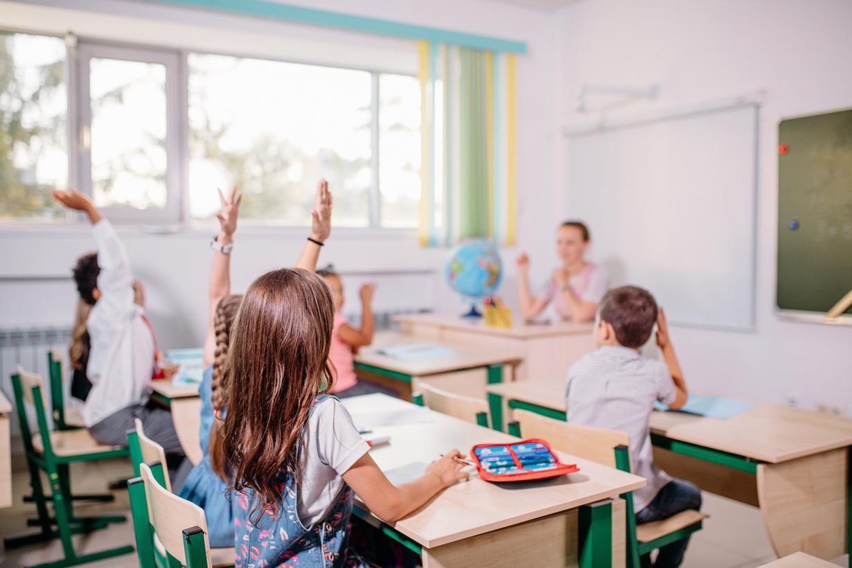 aula estudiantes colegio enseñanza