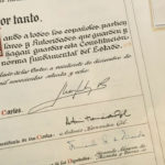 Ejemplar-Constitucion-firmado-Juan-Carlos_EDIIMA20171204_0843_30