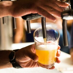 ¿Cómo hacer la espuma de cerveza perfecta?: una investigación química ha dado con la clave