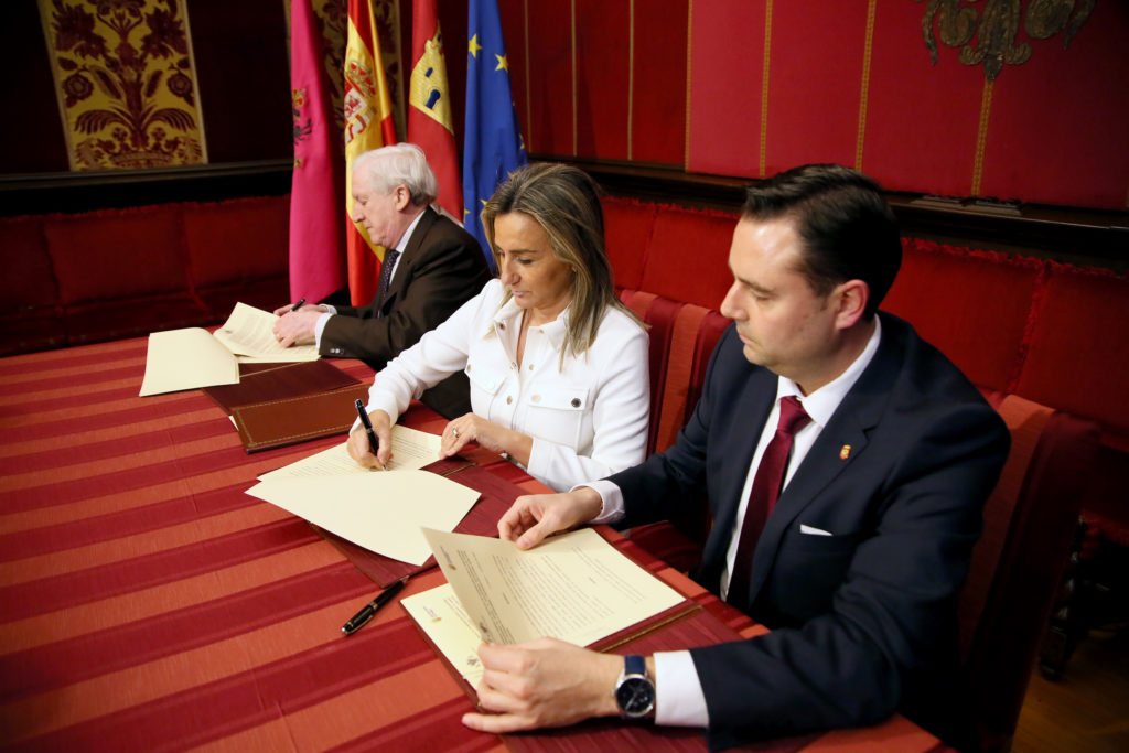 Firma del convenio para la exposición Burgos-Toledo. Orígenes de España' / Foto: Ayuntamiento de Toledo