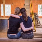abrazo mujer sororidad feminismo