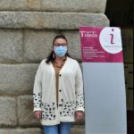 Olga Ávalos en la puerta del Patronato de Turismo 2