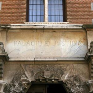 Revocan la sentencia que condenaba al exjuez Fernando Presencia por calumnias al presidente del TSJCM