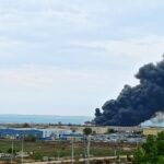 Extinguido el incendio en varias naves de Seseña que originó una gran columna de humo