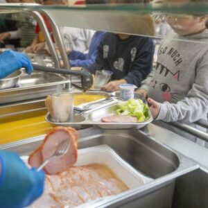 Castilla-La Mancha se propone donar excedentes de comedores escolares a familias en riesgo de exclusión