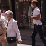 calle coronavirus mascarilla