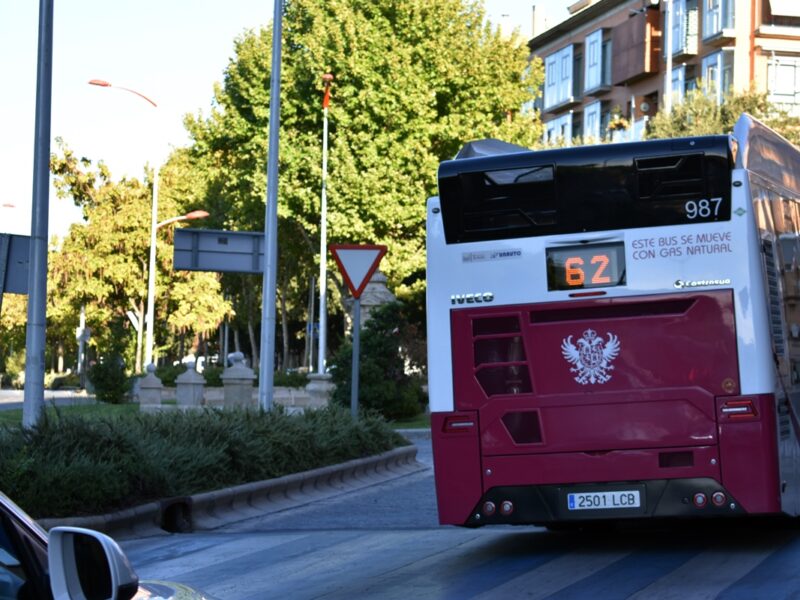 IU reclama refuerzos en la línea 62 del autobús urbano en Toledo para hacerla "más útil"