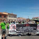 Más de 200 personas se echan a la calle en Méntrida contra las macroplantas fotovoltaicas