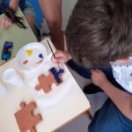 Cultural Arte y el alfarero Juan Carlos Carrasco enseñan técnicas de cerámica a familiares de niños de la asociación TEA