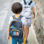 niños niñas colegio mochila