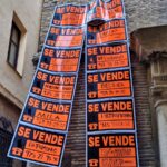 se vende cartel protesta