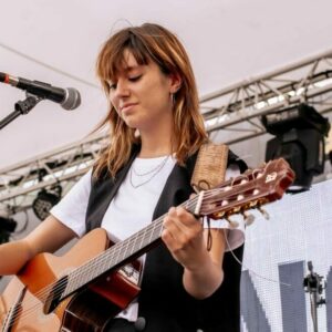 La cantautora Nour presenta su primer disco, 'Inhabitable', en su Toledo natal