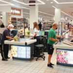 empleo economia trabajo supermercado tienda cajera