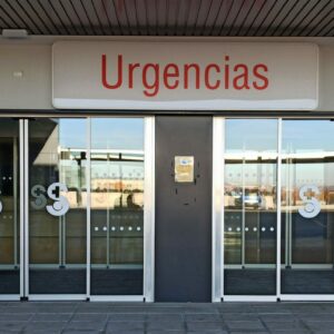 Dos trabajadores heridos al precipitarse desde una altura de seis metros en una empresa de La Mata