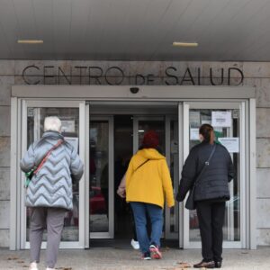 El Sescam se compromete a ampliar la presencia de personal de vigilancia en los centros de salud, según CSIF