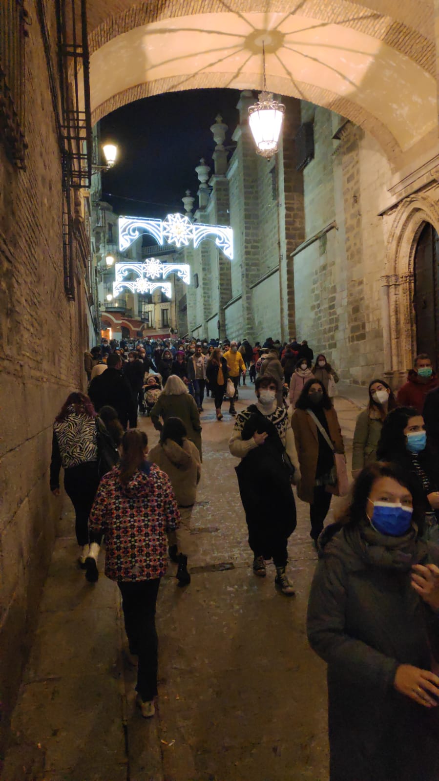 Vecinas y vecinos de Toledo recogen firmas contra el turismo "exacerbado" y descontrolado en el casco