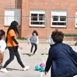 campamento juego niño niña patio colegio educacion deporte