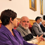 Olga Ávalos y Txema Fernández, concejales de Izquierda Unida - Podemos de Toledo, en el Pleno Municipal 20220428 1 (1)