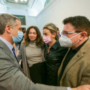 Las personas por delante de la política: el emotivo regreso de Esteban Paños y Teo García al Pleno de Toledo