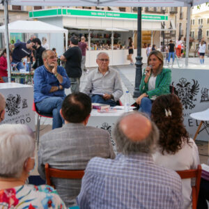 Zocodover revive con la Feria del Libro el 'Toledo en la II República', de Enrique Sánchez Lubián