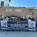 1. Foto con pancarta