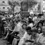 Público asiste a la procesión del Corpus en 1982