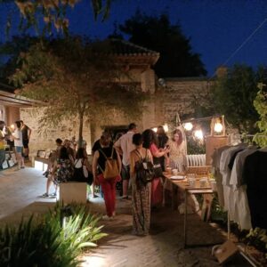 Demostración de alfarería en directo en el Mercado de Artesanía del mes de agosto en Toledo