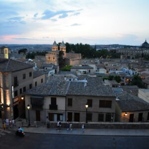 Hasta 3ºC más en el Casco por el efecto "isla de calor" que propician 185.000 vehículos semanales, la mitad de fuera
