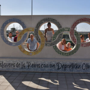 Talavera homenajea a sus deportistas olímpicos con un monumento cerámico