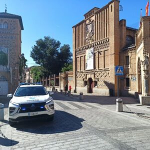 Recogen firmas contra las nuevas normas de tráfico en el Casco de Toledo: "Cada día es más complicado vivir aquí"