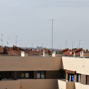 La Junta ve "asequible" alquilar un piso de 70m2 por 646 euros al mes en el Polígono: "Están por encima de 800"