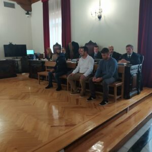 El juicio por el asesinato de Velada seguirá a puerta cerrada después de que algunos asistentes increparan a los procesados