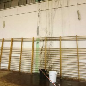 El agua se filtra en la Escuela de Gimnasia y hace impracticable el patinaje en la pista exterior pese a la cubierta