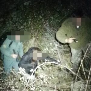 VÍDEO | Rescatada una senderista que había quedado atrapada en una zarza de El Real de San Vicente