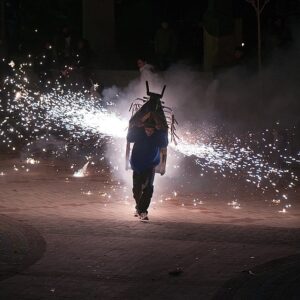 Los toros de fuego volverán a recorrer la plaza de Madridejos con motivo de las fiestas de San Sebastián