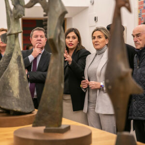 Tolón aboga por buscar con el tiempo "una ubicación más adecuada" a las obras de Alberto Sánchez