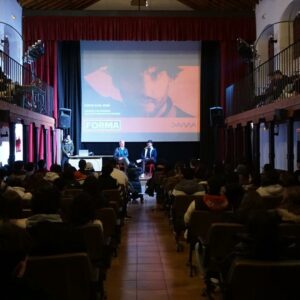 El guionista Diego San José comparte con estudiantes de Toledo su buen hacer en escritura audiovisual