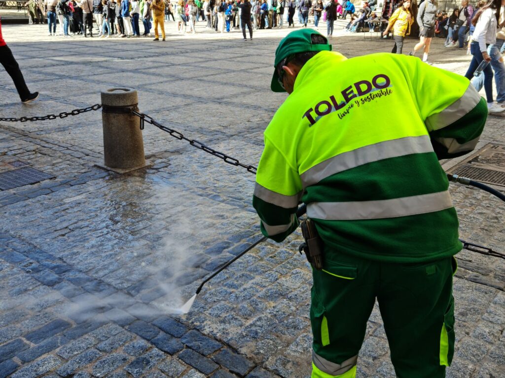 IU denuncia que un centro de trabajo de los servicios de limpieza viaria ha estado un mes sin electricidad