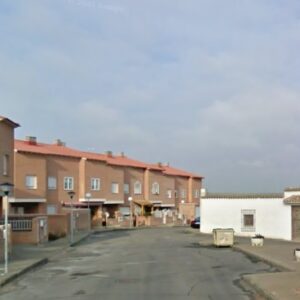 Una niña de 10 años se encuentra en estado muy grave tras caer del tejado de una casa en Chozas de Canales