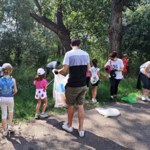 El Hospital Quirónsalud de Toledo organiza una batida de limpieza en el entorno del río Tajo